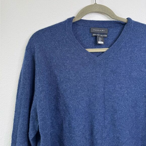 Tahari Men’s Sz XL 100% Cashmere V-Neck Sweater Pullover Navy Blue Minimalist - Picture 2 of 5